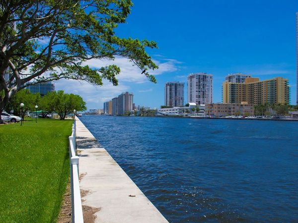 800 Parkview Drive, Unit 411, Hallandale Beach, FL 33009