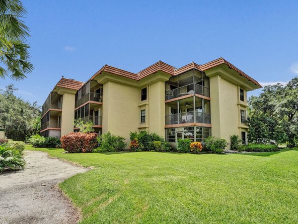 200 Jacaranda Country Club Drive, Unit 1b, Plantation, FL 33324