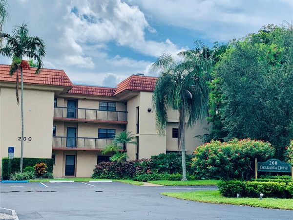 200 Jacaranda Country Club Drive, Unit 1b, Plantation, FL 33324