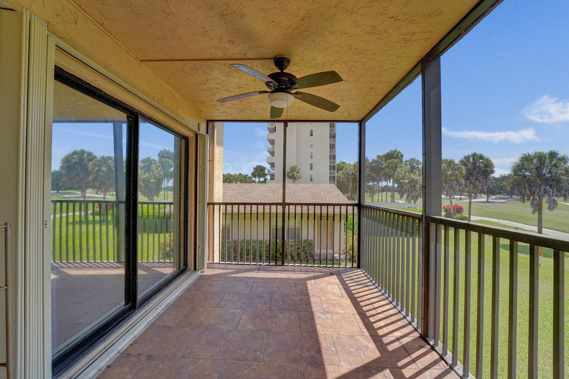 200 Jacaranda Country Club Drive, Unit 1b, Plantation, FL 33324 Photo
