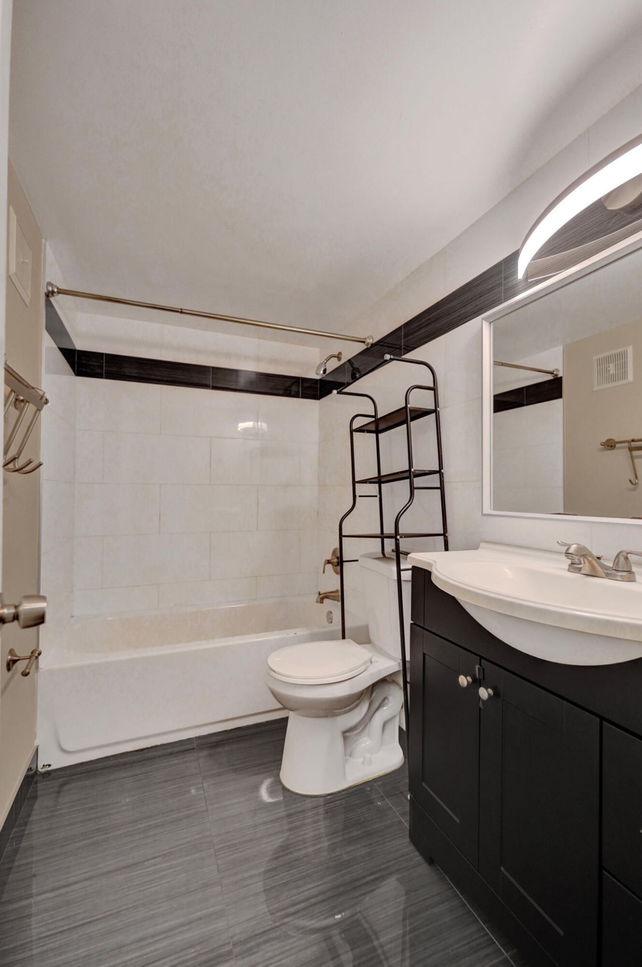200 Jacaranda Country Club Drive, Unit 1b, Plantation, FL 33324 Photo