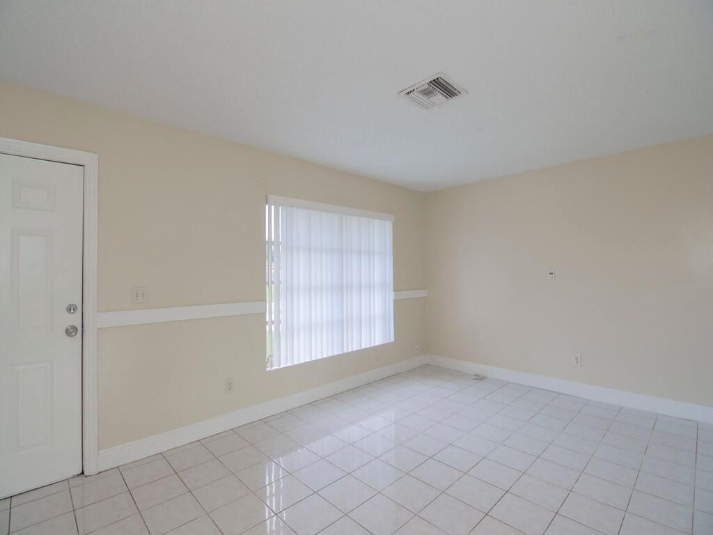 650 SE Evergreen Terrace, Port Saint Lucie, FL 34983 Photo
