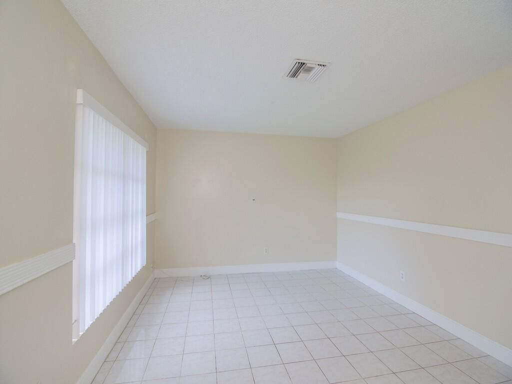 650 SE Evergreen Terrace, Port Saint Lucie, FL 34983 Photo