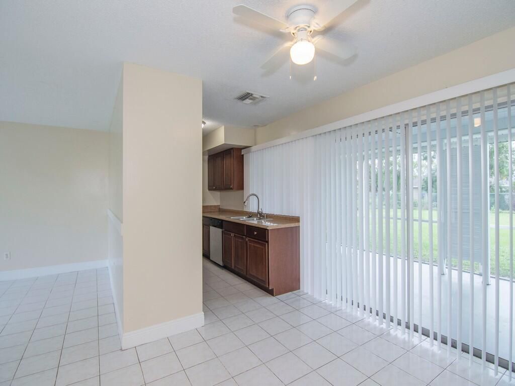 650 SE Evergreen Terrace, Port Saint Lucie, FL 34983 Photo