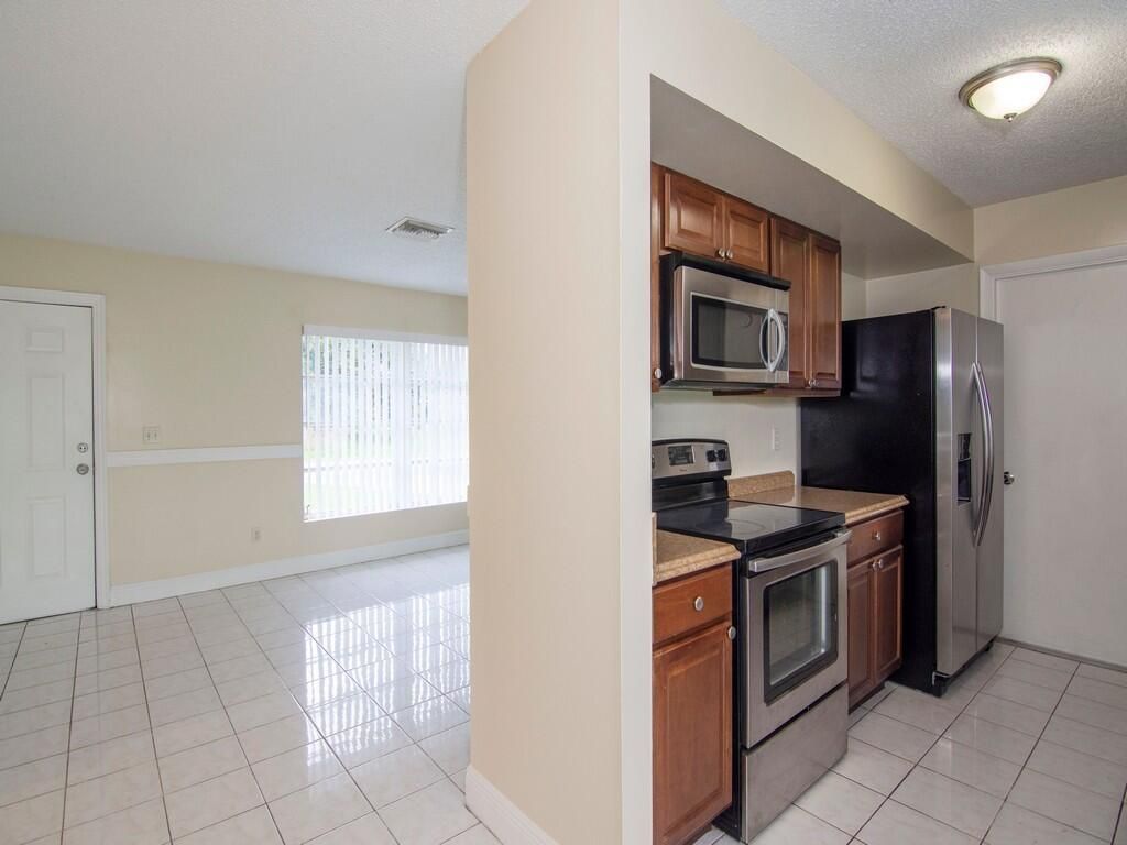650 SE Evergreen Terrace, Port Saint Lucie, FL 34983 Photo