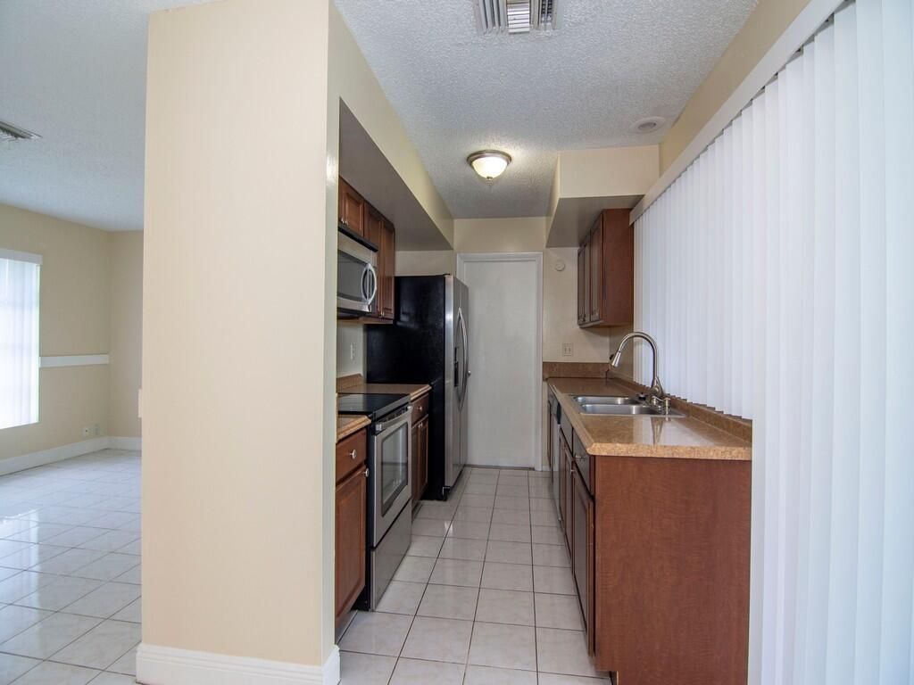 650 SE Evergreen Terrace, Port Saint Lucie, FL 34983 Photo
