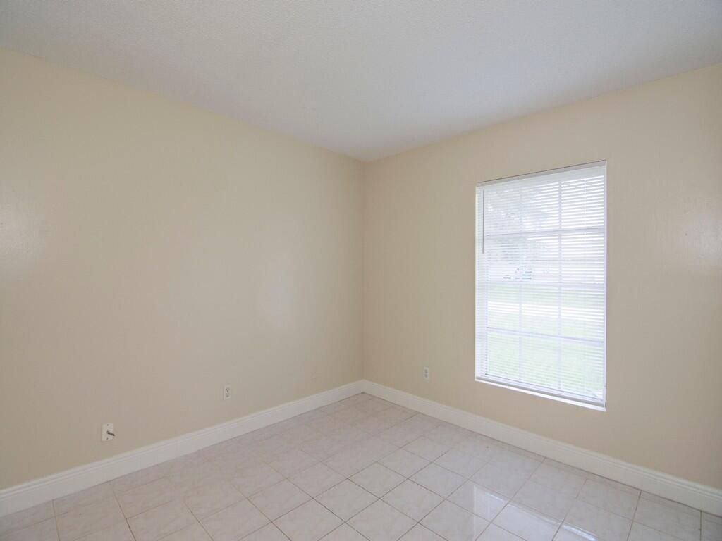650 SE Evergreen Terrace, Port Saint Lucie, FL 34983 Photo