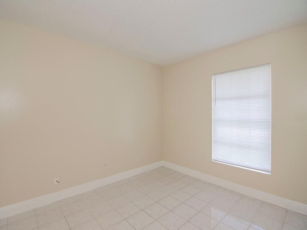 650 SE Evergreen Terrace, Port Saint Lucie, FL 34983 Photo