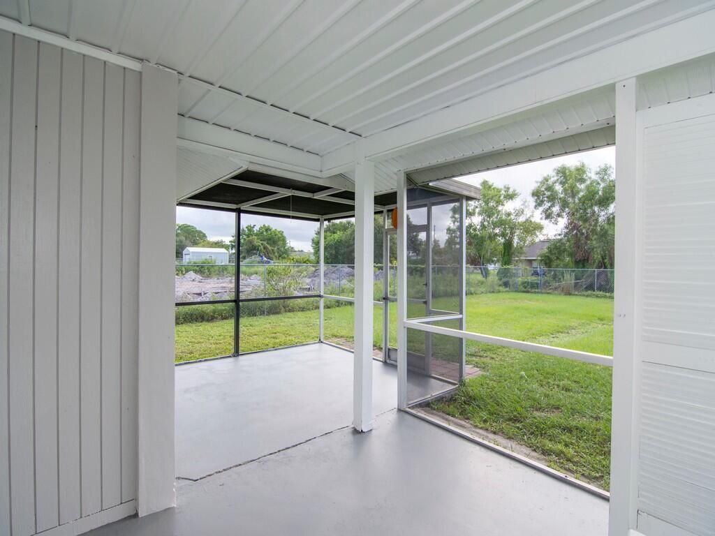 650 SE Evergreen Terrace, Port Saint Lucie, FL 34983 Photo