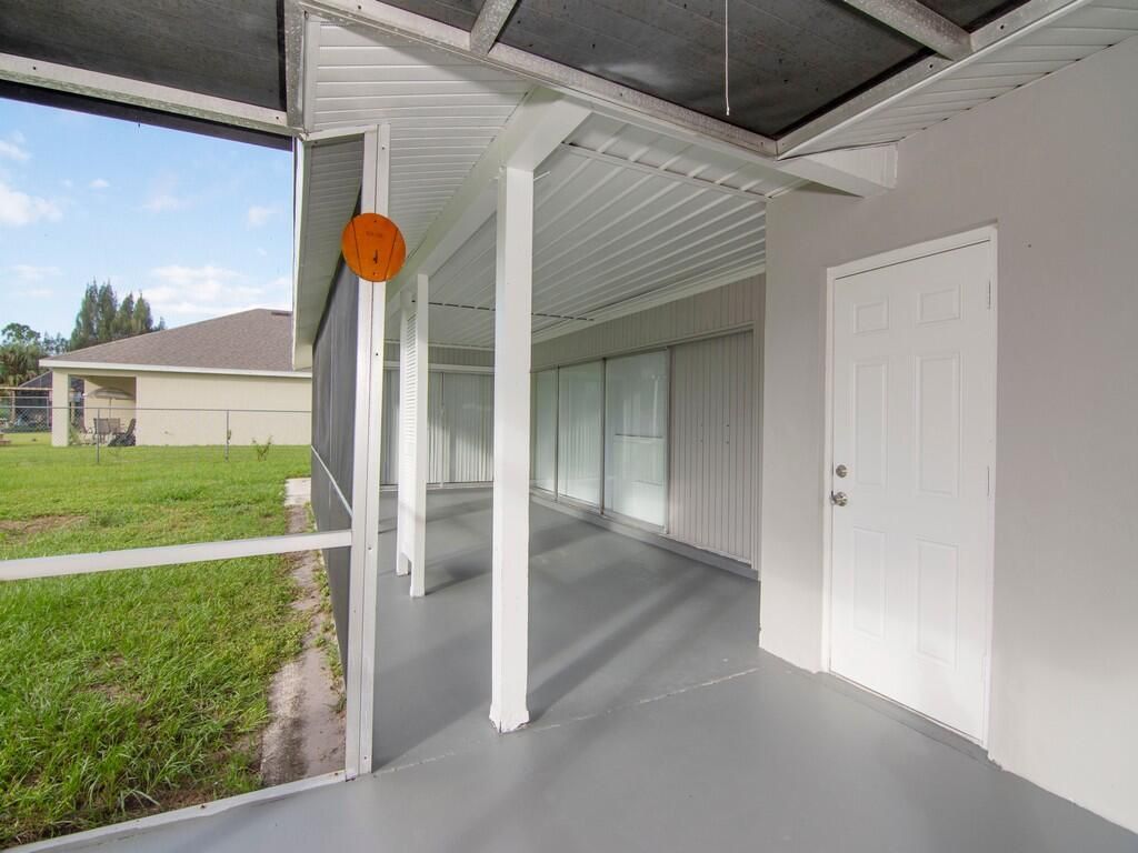 650 SE Evergreen Terrace, Port Saint Lucie, FL 34983 Photo