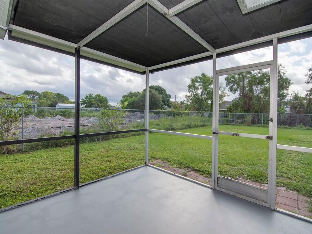 650 SE Evergreen Terrace, Port Saint Lucie, FL 34983 Photo