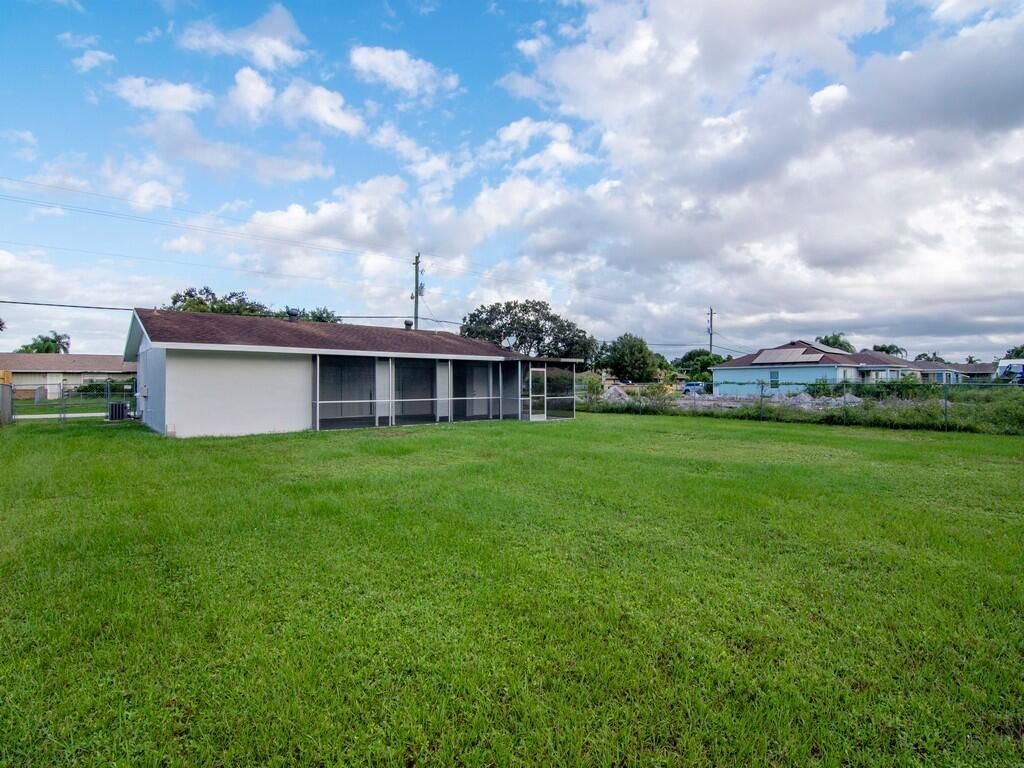 650 SE Evergreen Terrace, Port Saint Lucie, FL 34983 Photo
