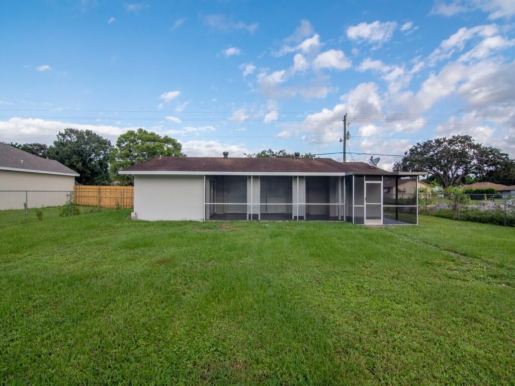 650 SE Evergreen Terrace, Port Saint Lucie, FL 34983 Photo