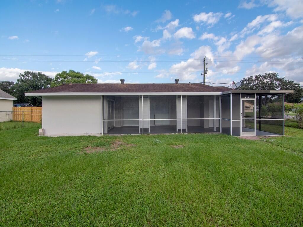 650 SE Evergreen Terrace, Port Saint Lucie, FL 34983 Photo