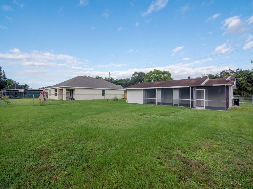 650 SE Evergreen Terrace, Port Saint Lucie, FL 34983 Photo