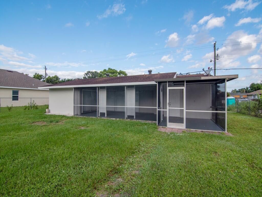 650 SE Evergreen Terrace, Port Saint Lucie, FL 34983 Photo