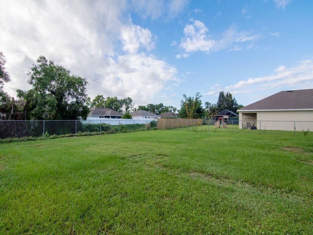 650 SE Evergreen Terrace, Port Saint Lucie, FL 34983 Photo