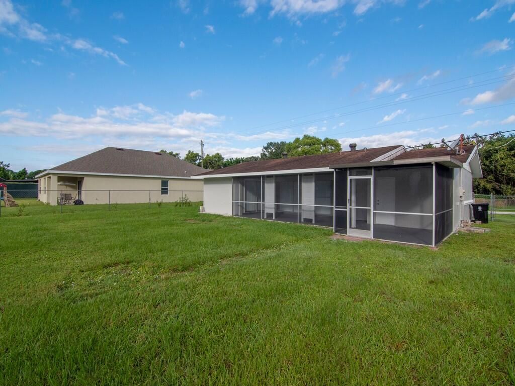 650 SE Evergreen Terrace, Port Saint Lucie, FL 34983 Photo