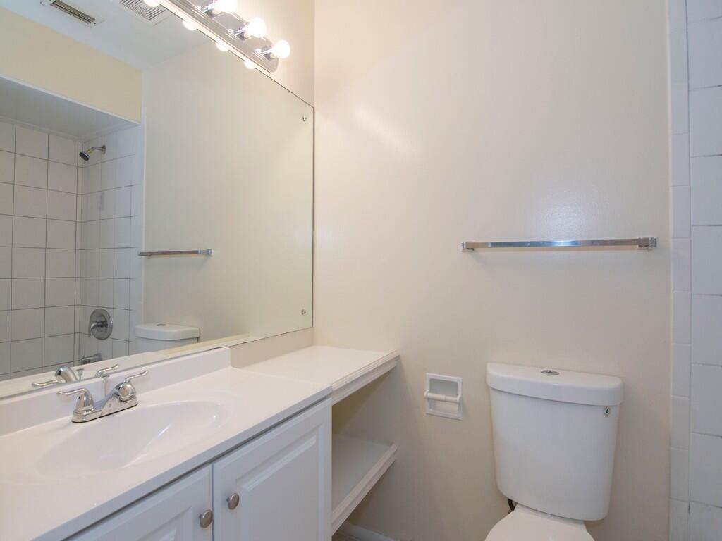 650 SE Evergreen Terrace, Port Saint Lucie, FL 34983 Photo
