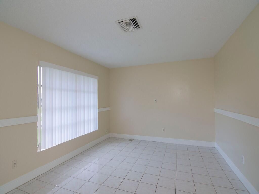 650 SE Evergreen Terrace, Port Saint Lucie, FL 34983 Photo