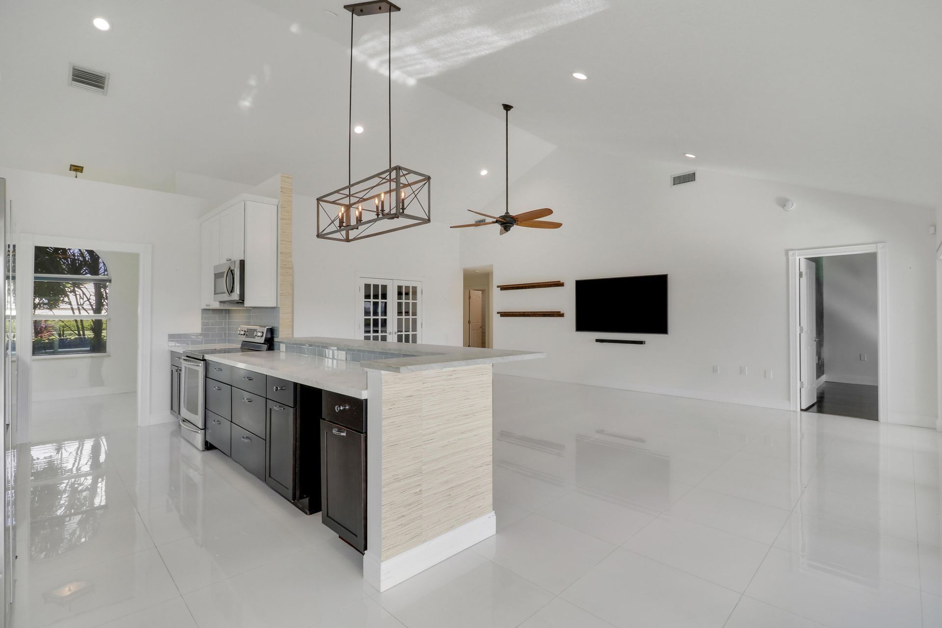 1560 Wilderness Road, West Palm Beach, FL 33409 Photo