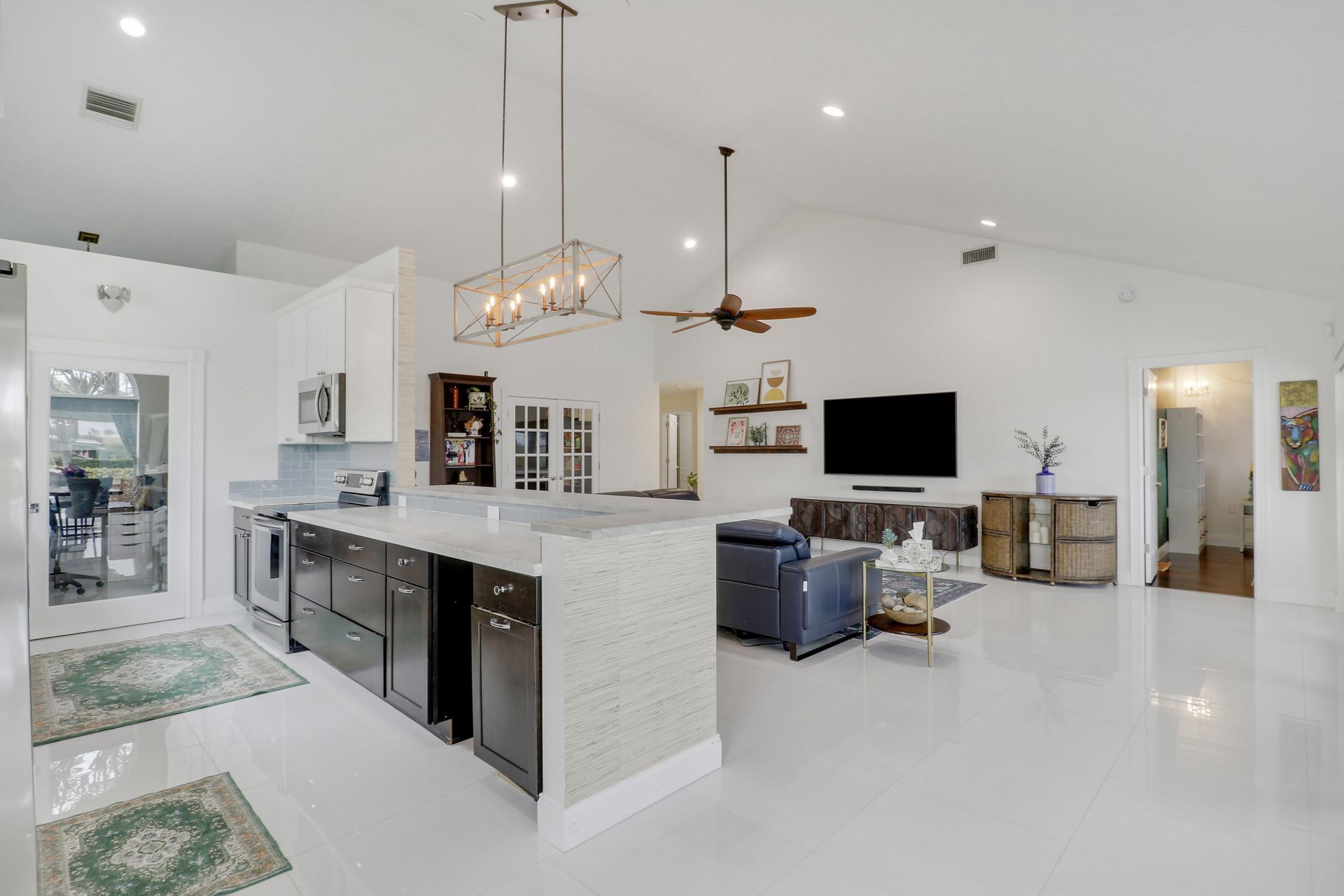 1560 Wilderness Road, West Palm Beach, FL 33409 Photo