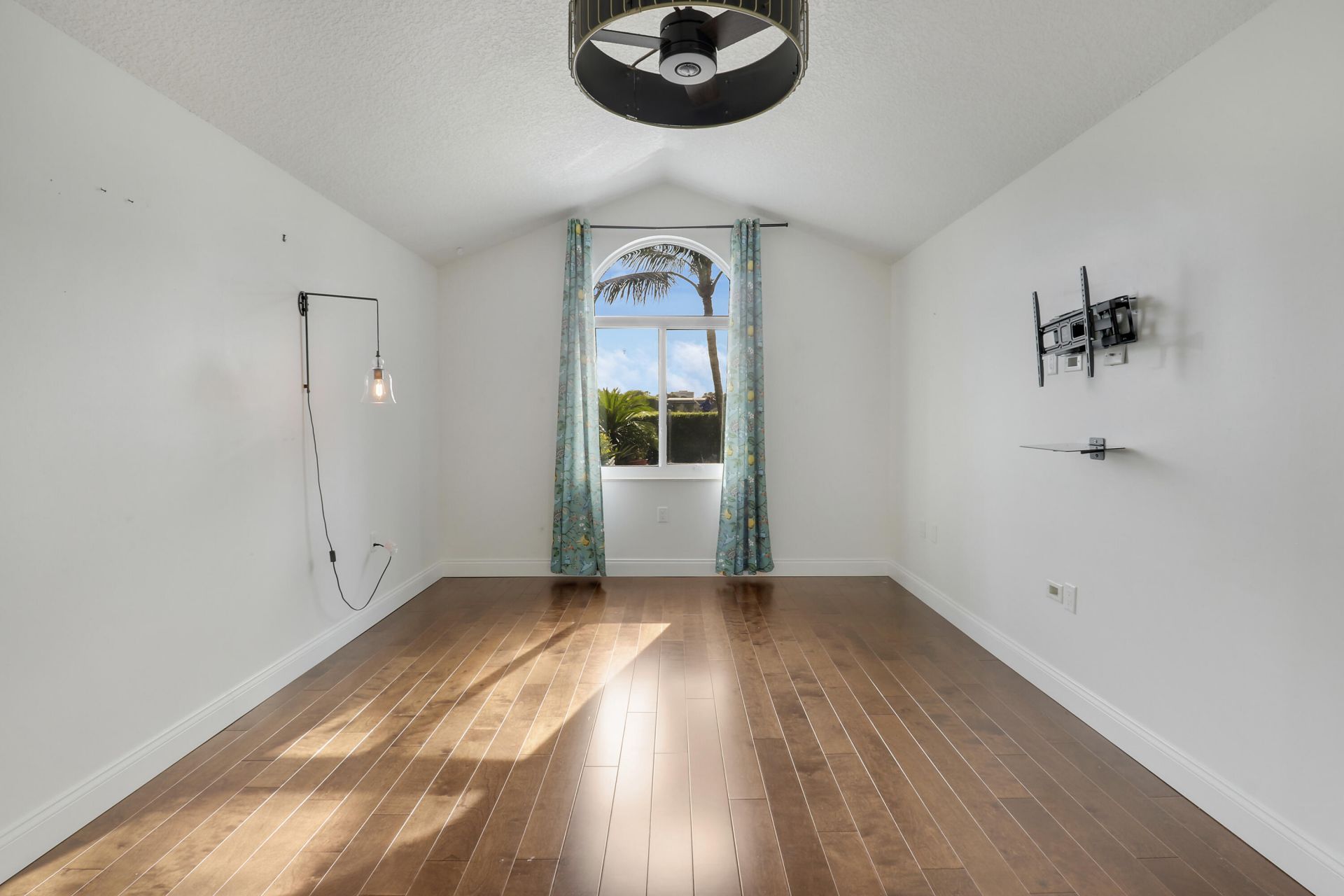 1560 Wilderness Road, West Palm Beach, FL 33409 Photo