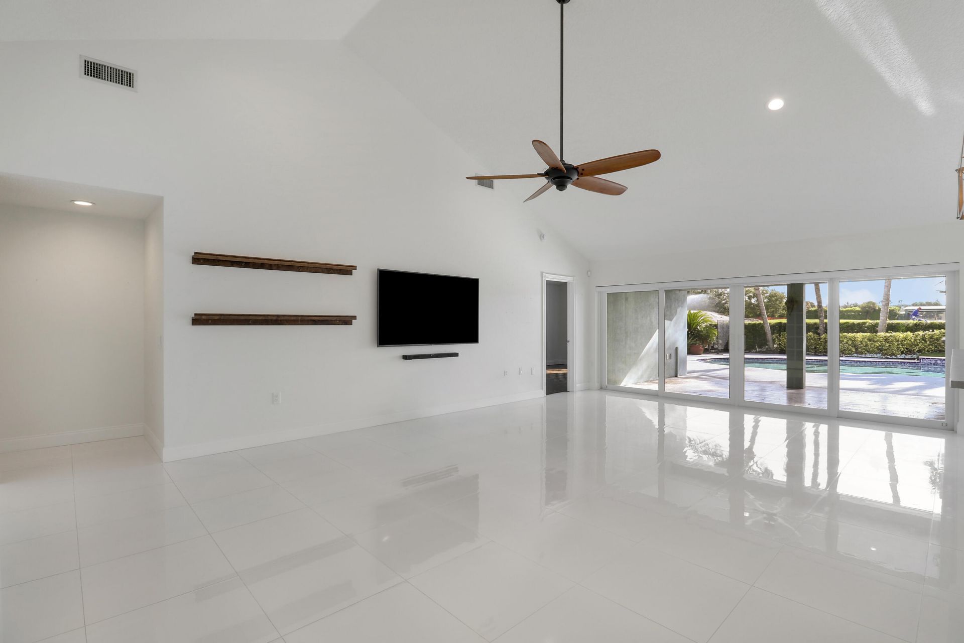 1560 Wilderness Road, West Palm Beach, FL 33409 Photo