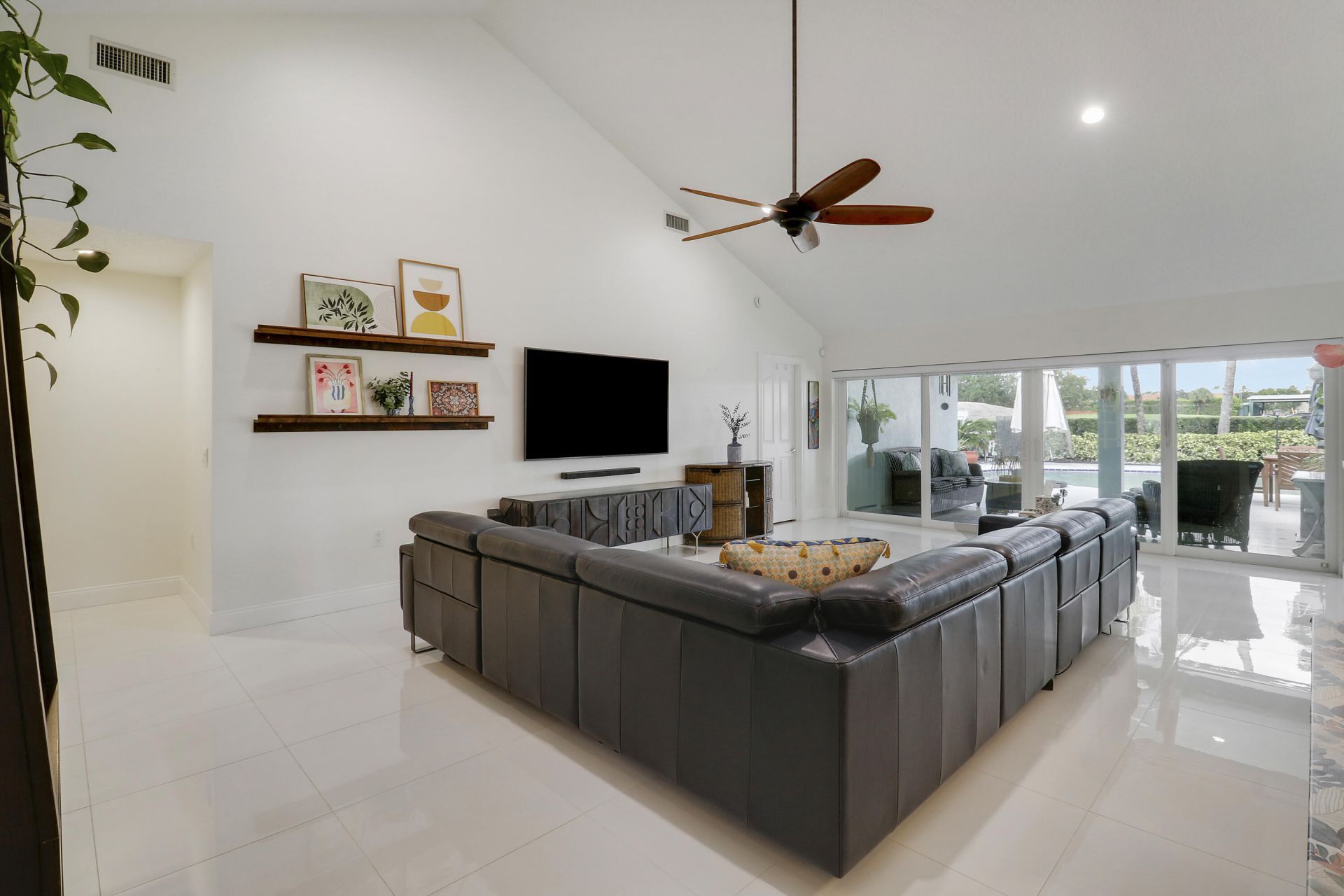1560 Wilderness Road, West Palm Beach, FL 33409 Photo