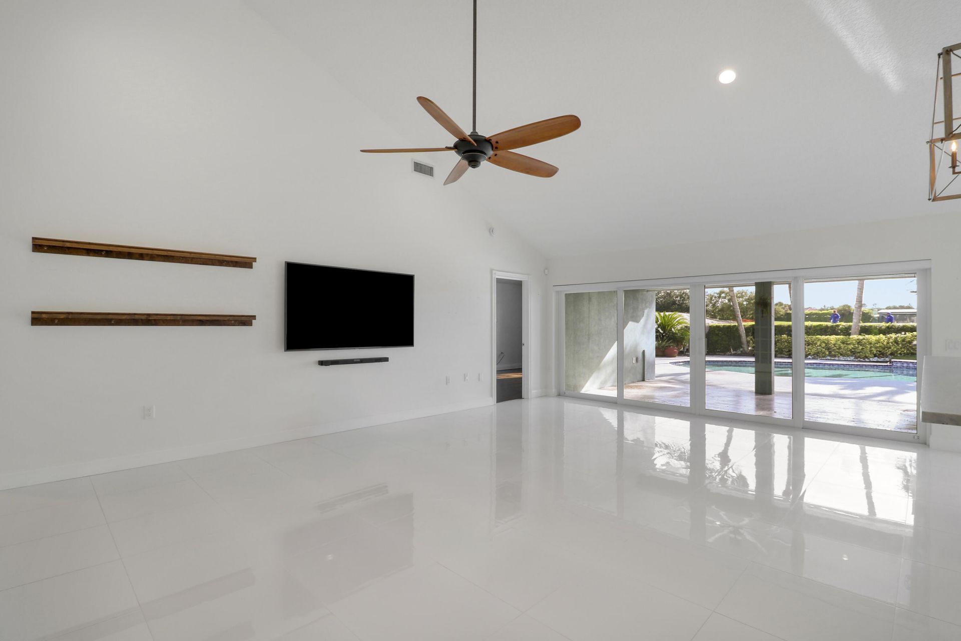 1560 Wilderness Road, West Palm Beach, FL 33409 Photo