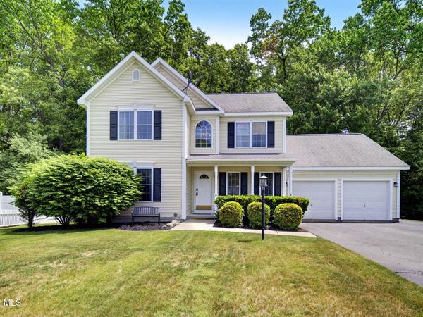 8 Donswood Court, Clifton Park, NY 12065