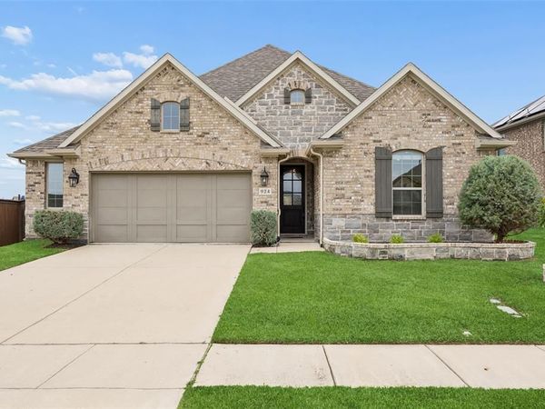 924 Pear Avenue, Forney, TX 75126