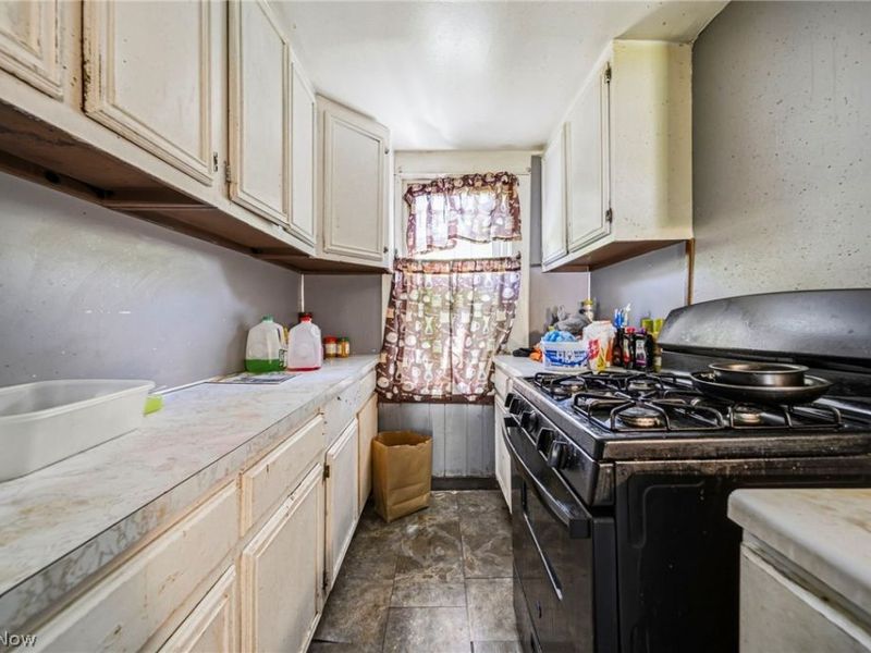 9404 Benham Avenue , Cleveland, OH 44105 Photo 4