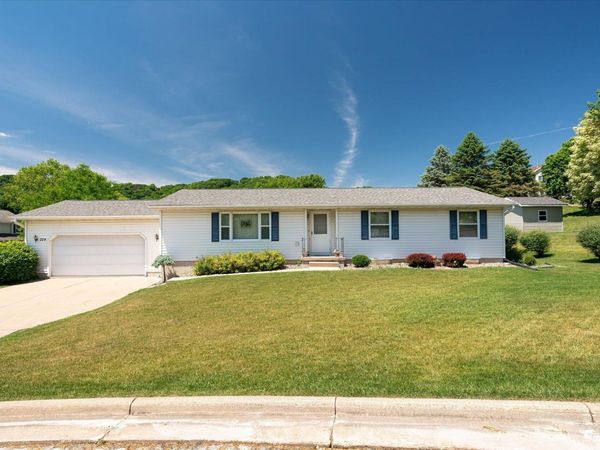 224 Eagles Bluff Road , La Crescent, MN 55947