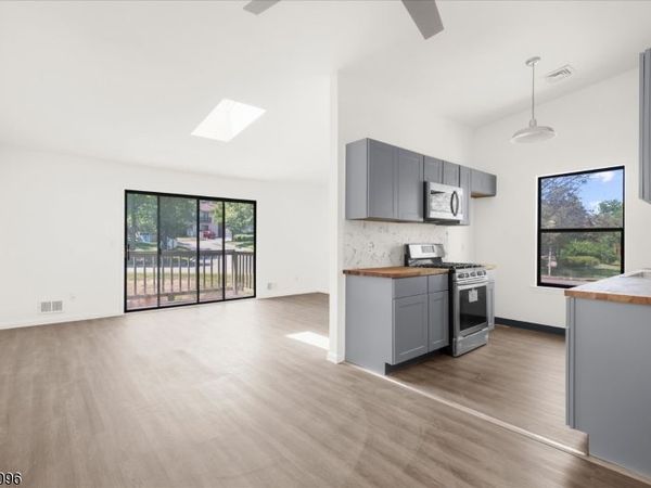 1616 Spruce Hills Dr, Glen Gardner, NJ 08826