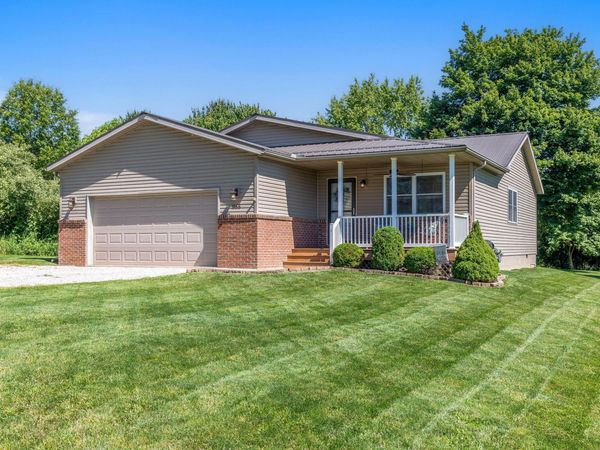 866 Winesap Drive , Howard, OH 43028