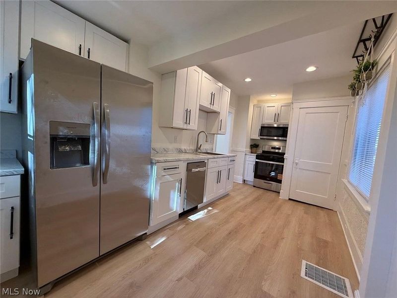 3374 W 88th Street , Cleveland, OH 44102 Photo 6
