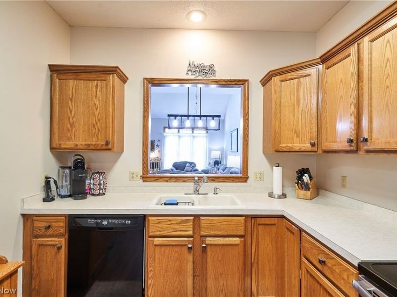 2574 Cardington Green, Uniontown, OH 44685 Photo 10