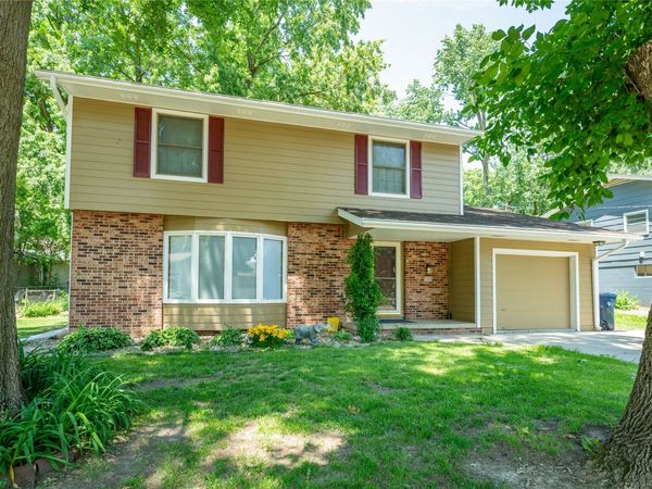 8505 Ridgemont Drive, Urbandale, IA 50322