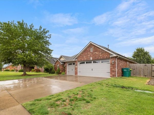 201 Monroe Street , Centerton, AR 72719
