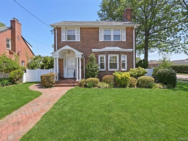 168 Latham Road , Mineola, NY 11501