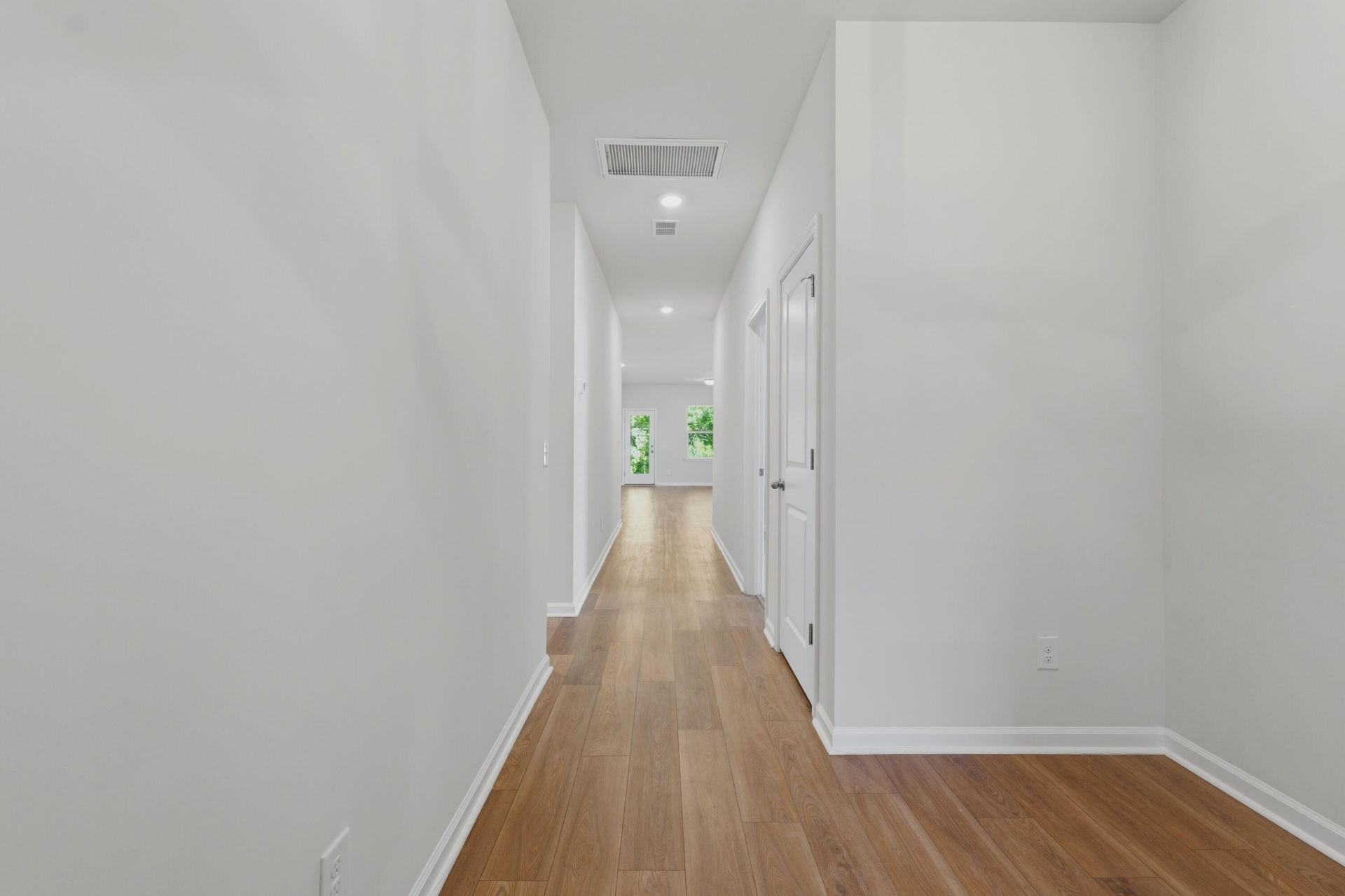 559 Abigail Street Photo 13