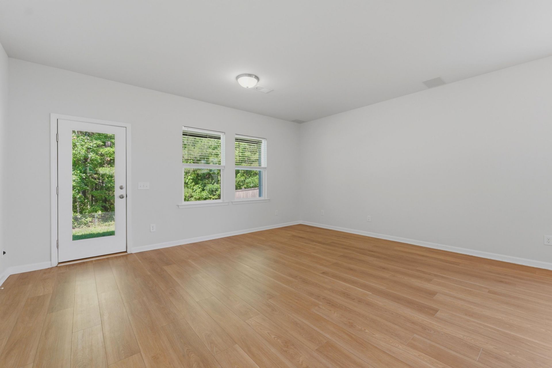 559 Abigail Street Photo 22