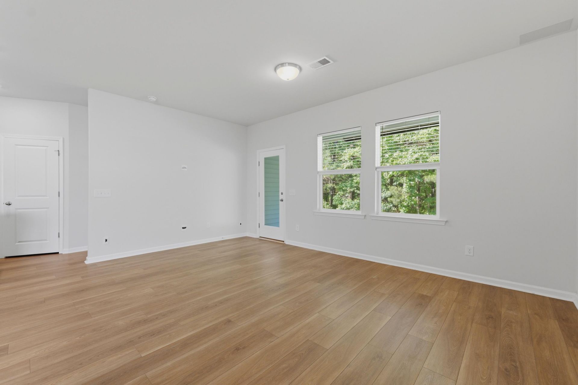 559 Abigail Street Photo 23