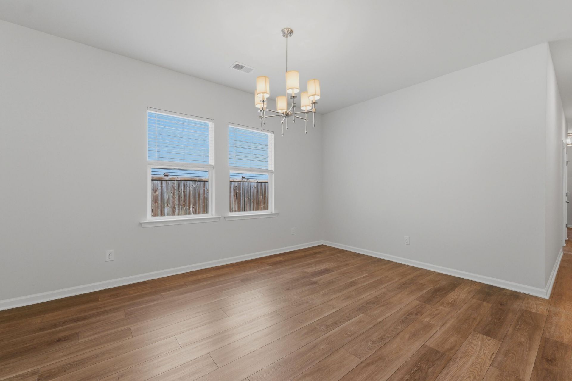 559 Abigail Street Photo 24