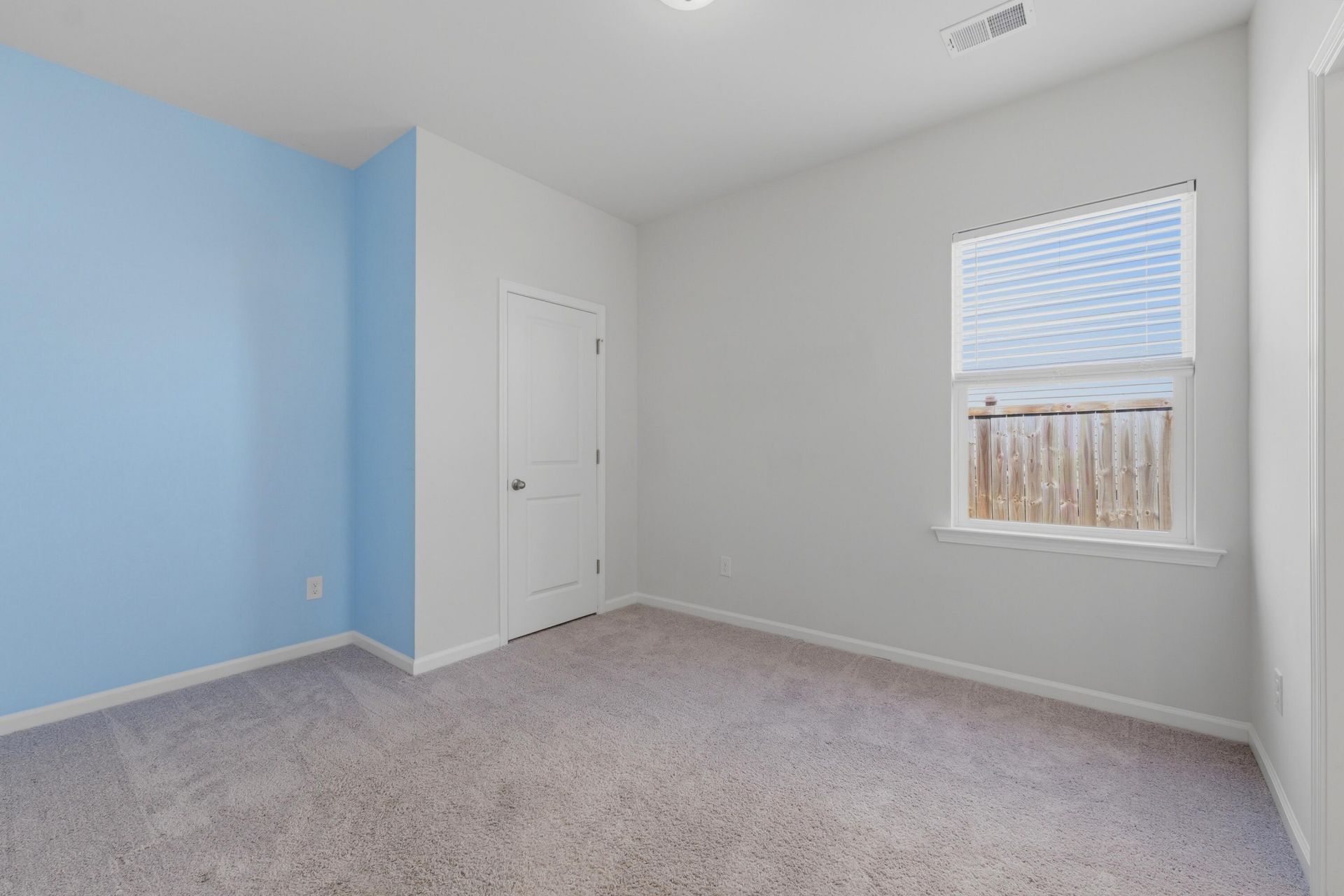 559 Abigail Street Photo 35