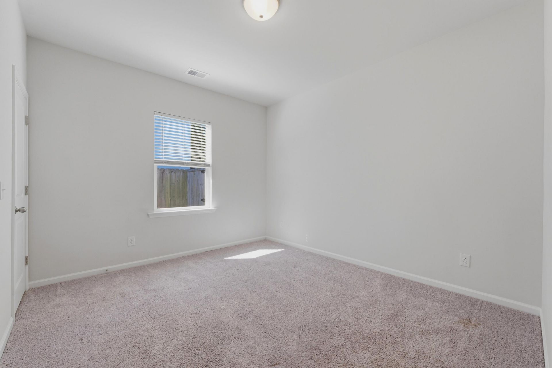 559 Abigail Street Photo 36
