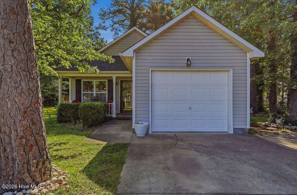 709 Foy Avenue , Maysville, NC 28555 Main Photo