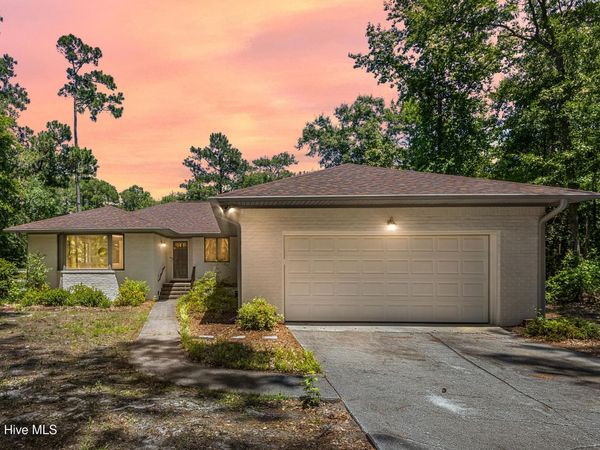 303 Long Leaf Drive , Hampstead, NC 28443