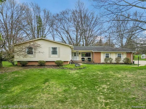 38205 Connaught Drive, Farmington Hills, MI 48167